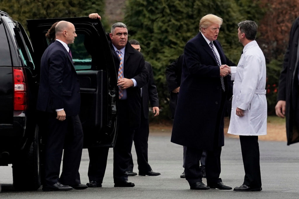 U.S. President Donald Trump shakes hands with Dr. Ronny Jackson after his annual physical exam at Walter Reed National Military Medical Center in Bethesda,  Maryland, U.S., January 12, 2018. REUTERS/Yuri Gripas - RC1D625A0DB0